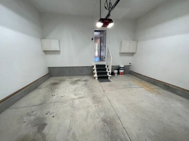 Building Photo - 620 N Fairfield Rd