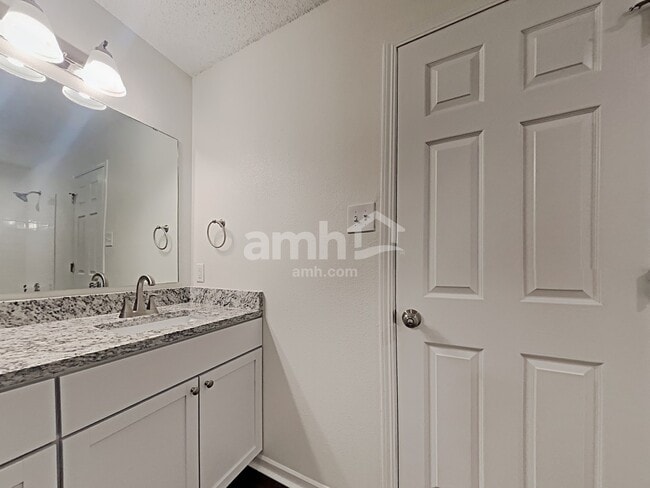 Building Photo - 6721 Earlswood Dr