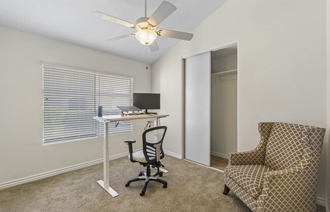Building Photo - *Special Offer*Charming 4 Bedroom/2 Bath S...