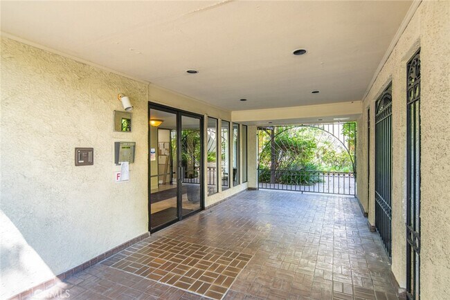 Building Photo - 497 E California Blvd