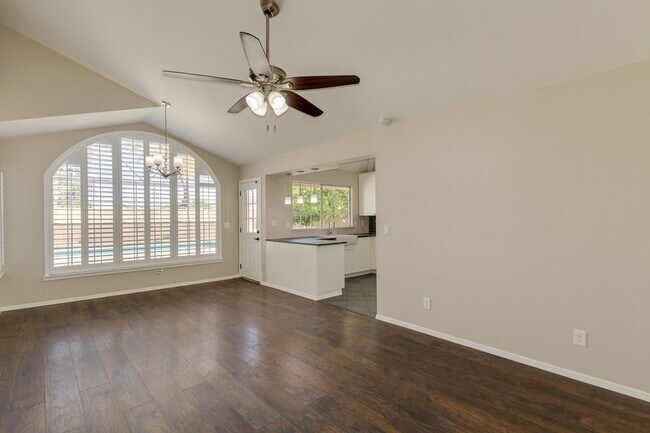 Building Photo - 4314 E Juanita Ave