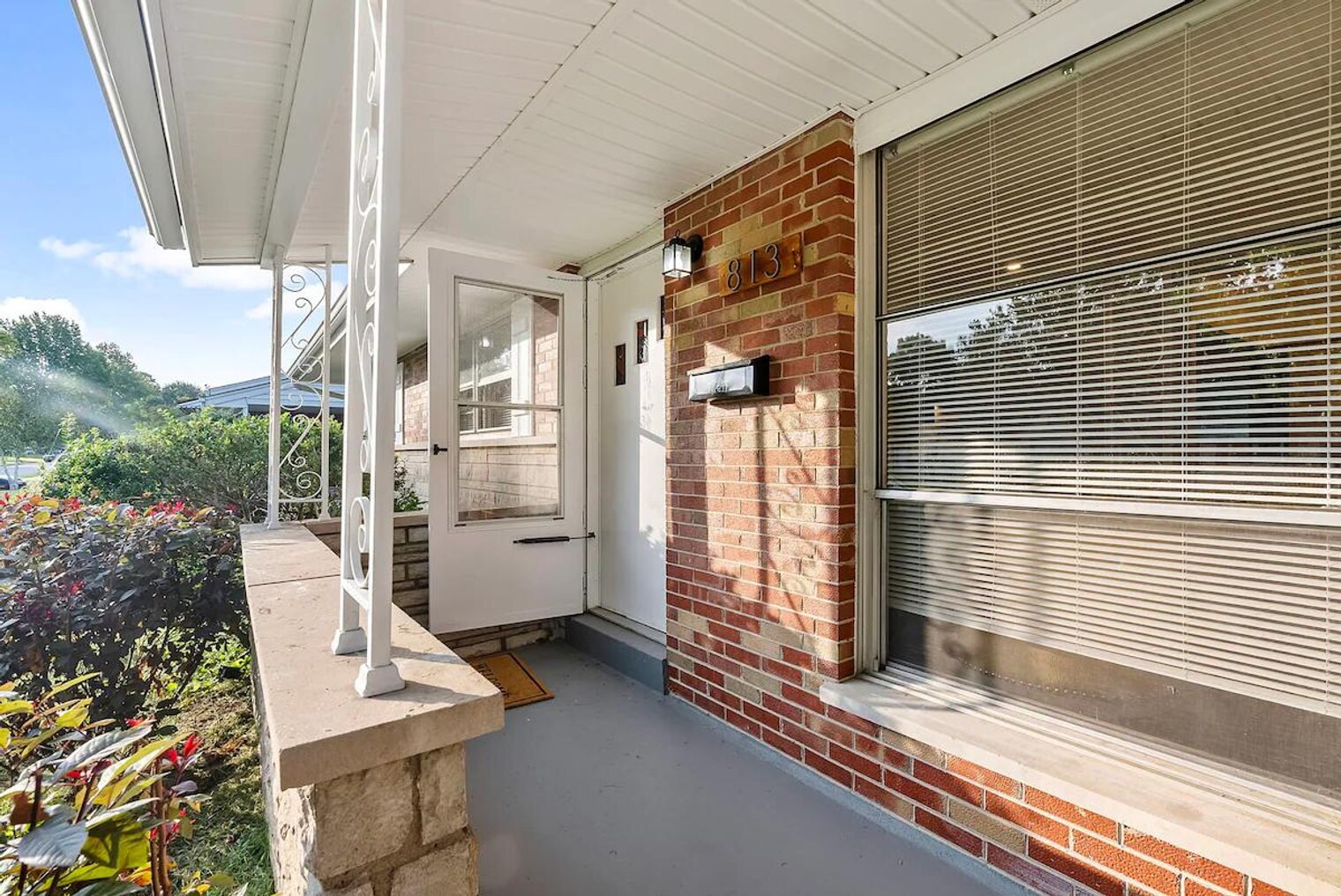 Building Photo - 814 Holiday Ave