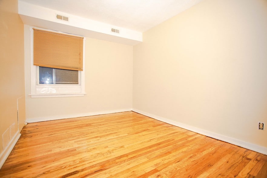 Building Photo - 5301 W Jackson Blvd