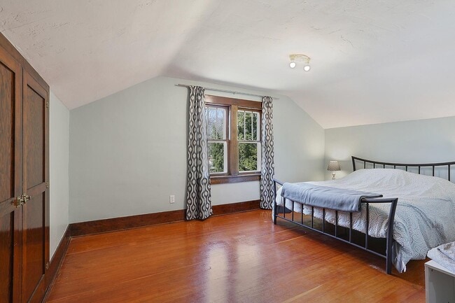 Building Photo - 705 N 5th Ave