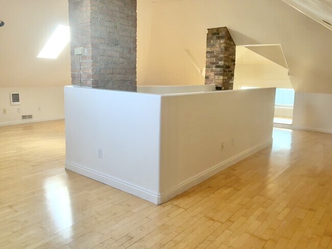 Building Photo - 517 E 500 S
