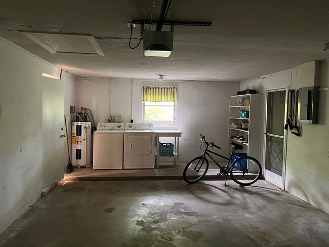 Building Photo - 2 Bedroom 2 Bath Single Family Home