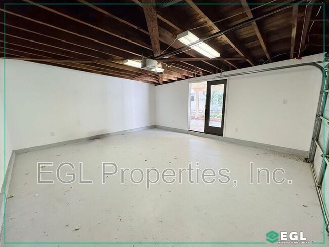 Building Photo - 3927 Degnan Blvd