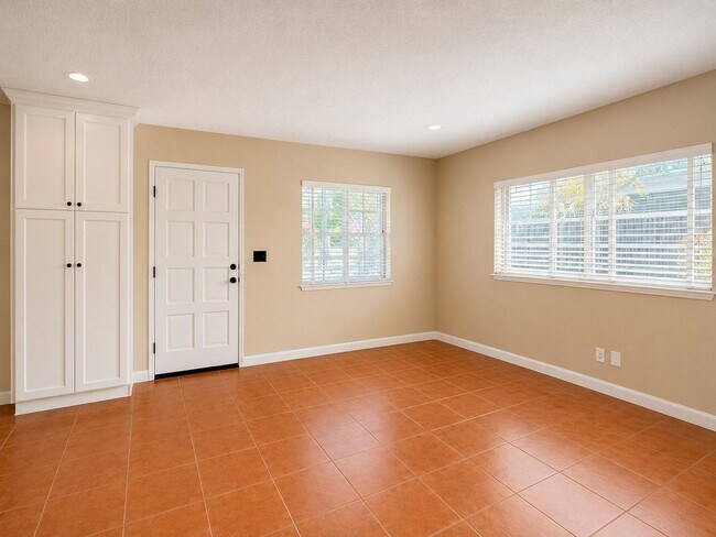 Building Photo - Charming 3 Bedroom, 2 Bath Home in Prime Winter Park Location