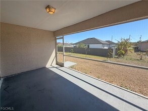 Building Photo - 526 NW 1st Ln