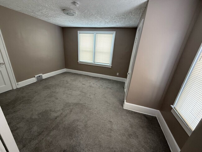 Building Photo - 174 Colony Crescent