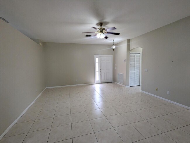Building Photo - 589 Waverly Cir