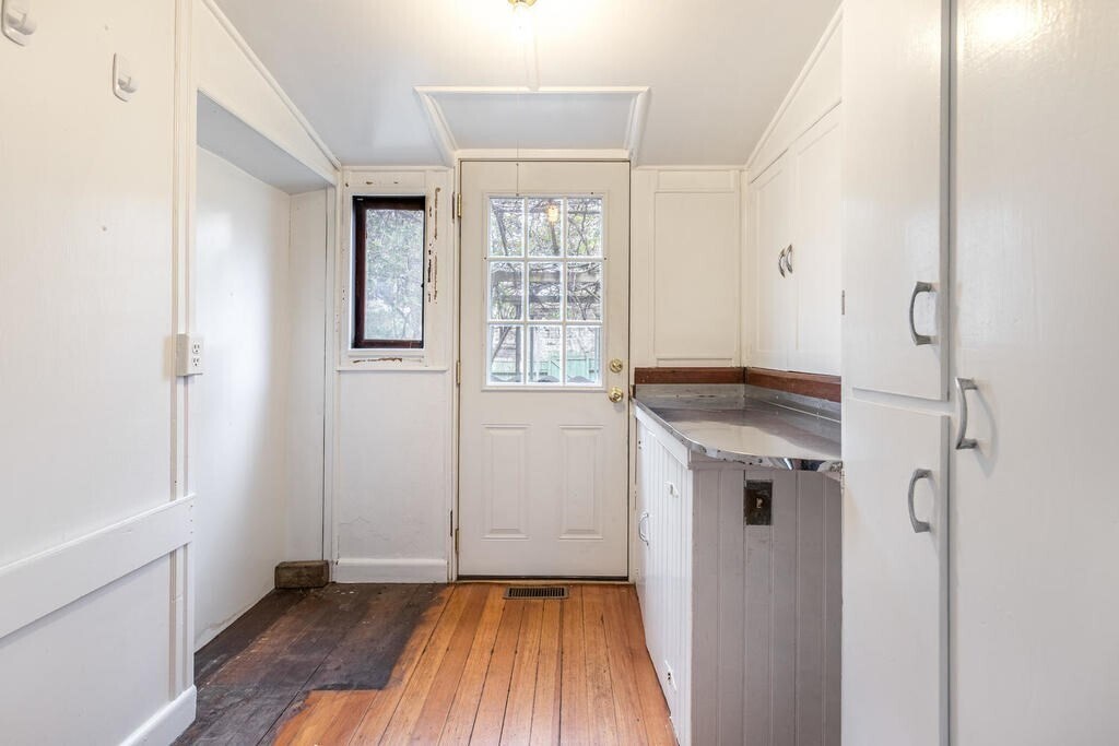 Building Photo - 325 K St
