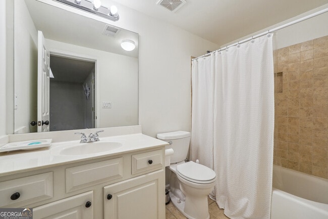Building Photo - 2315 English Ivy Ct