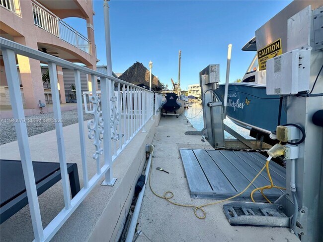 Building Photo - 1516 Aqueduct Ln