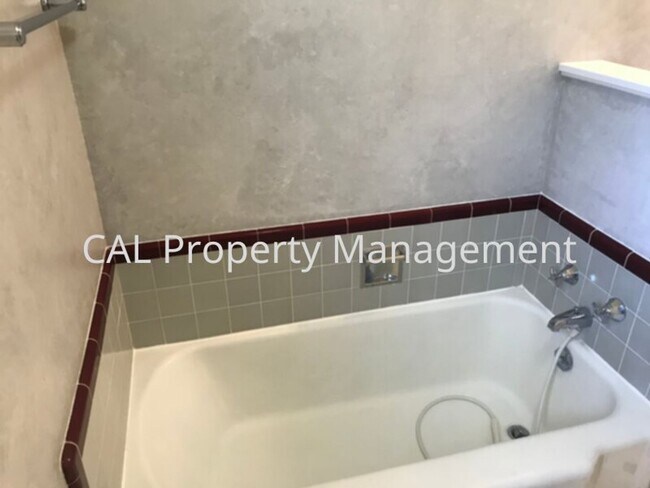 Building Photo - South Salinas 3 Bedroom, 2 Bath Home