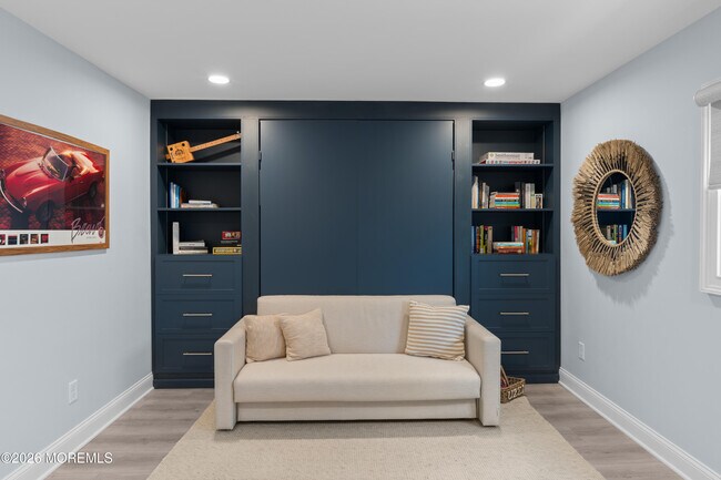 Building Photo - 11 Center St