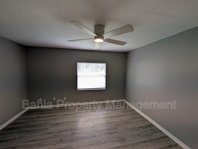 Building Photo - 6805 N Navin Ave