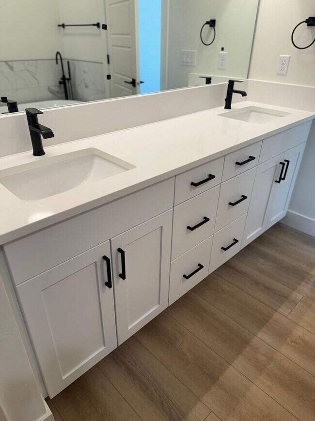 Building Photo - TWIN HOME FOR RENT IN SUGAR CITY - 3 BEDROOMS 2 FULL BATHROOMS