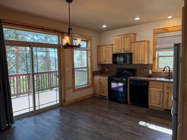Building Photo - 348 La Escena Dr