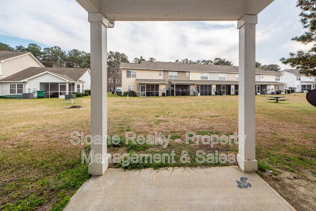 Building Photo - 522 Truman Dr