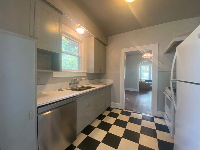 Building Photo - Walling