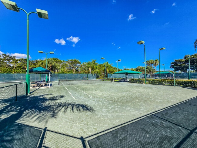 Building Photo - 5058 Glenville Dr