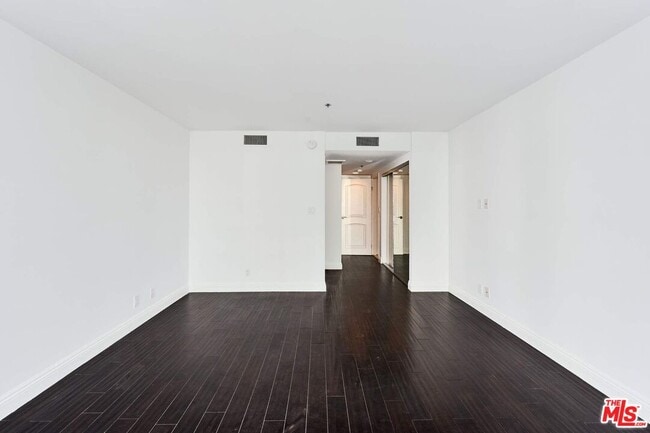 Building Photo - 10660 Wilshire Blvd