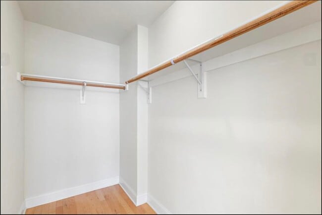 Building Photo - 10 Regent St