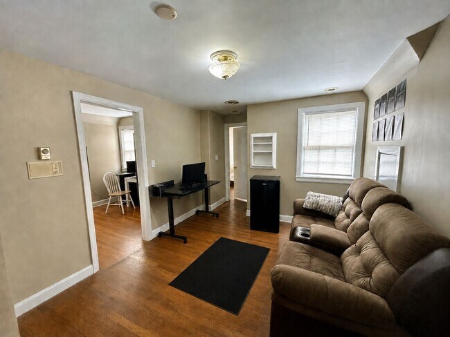 Building Photo - 730 Golfview Dr