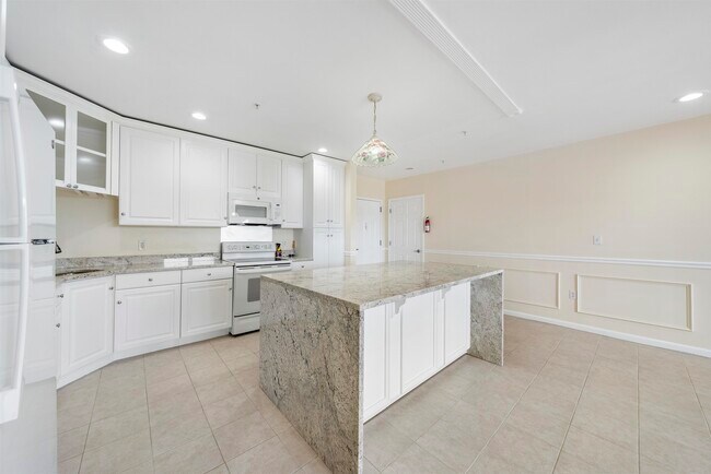 Building Photo - 8915 Bergenwood Ave