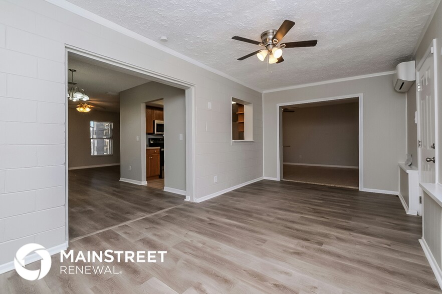 Building Photo - 13903 Briardale Ln