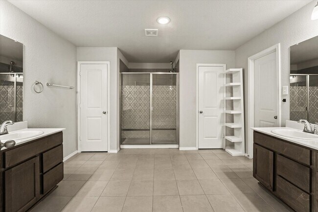 Building Photo - 6025 Driscoll Ln