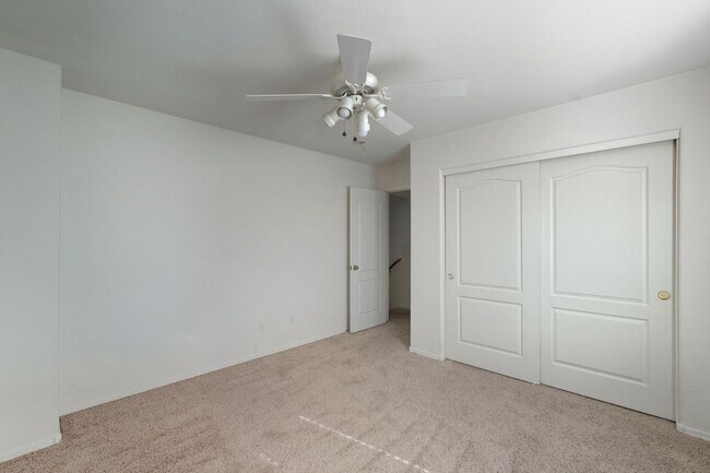 Building Photo - Gated Community, close to 101 and Arrowhead!