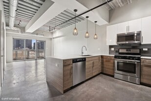 Building Photo - 1255 N Milwaukee Ave