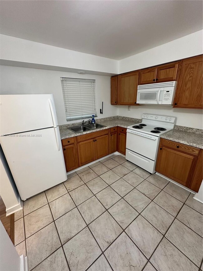 Building Photo - 318 Tarpon Dr