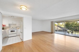 Building Photo - 250 N Fairview Ave