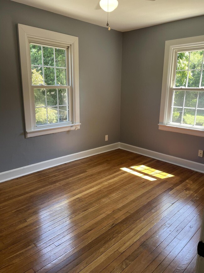 Building Photo - 492 Bob O Link Dr