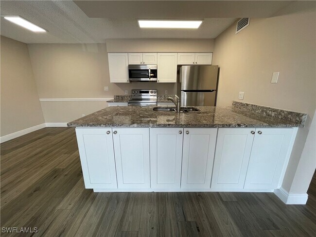 Building Photo - 5317 Summerlin Rd