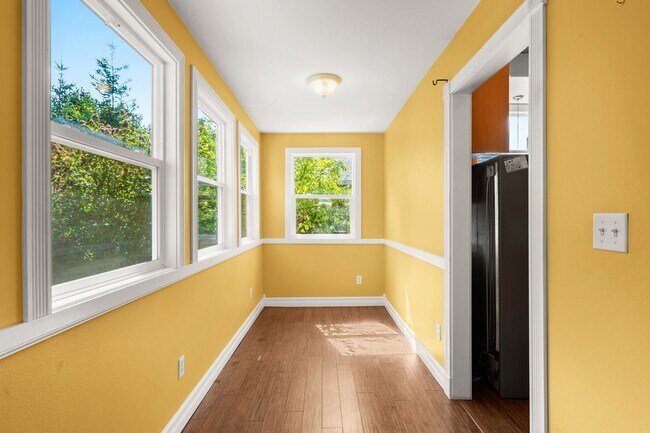 Building Photo - Charming Solar Home in Portland Woodlawn Neighborhood