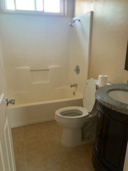 Building Photo - 837 S Gordon St