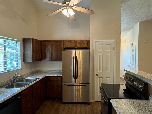 Building Photo - 2800 Goldbridge Dr