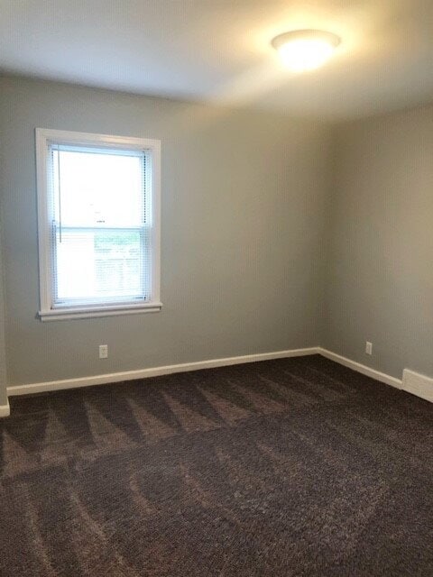 Building Photo - EAST SIDE 2 BEDROOM/2 BATH ALL BRICK RANCH AVAILABLE NOW!