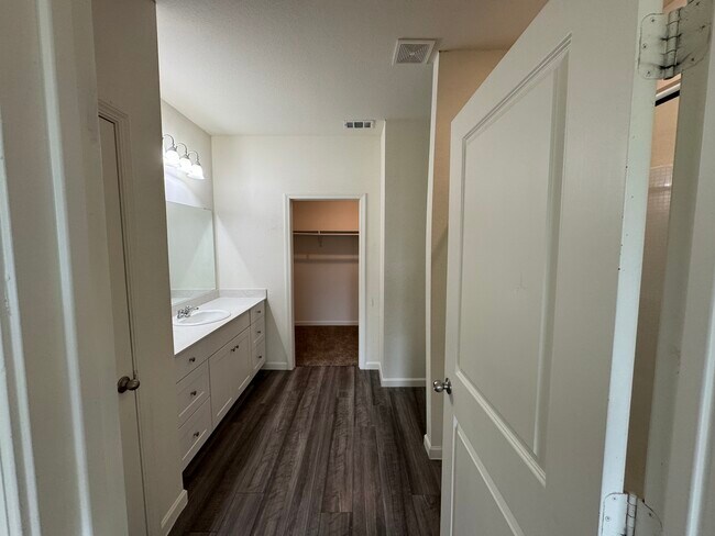 Building Photo - 10341 Castle Lyons Ln