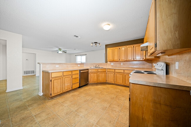 Building Photo - 3211 Tom Lockett Dr