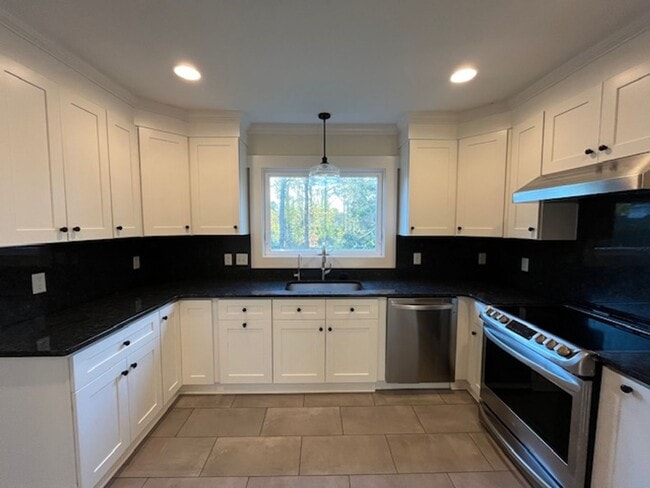 Building Photo - Beautifully Updated House in Forest Hills!