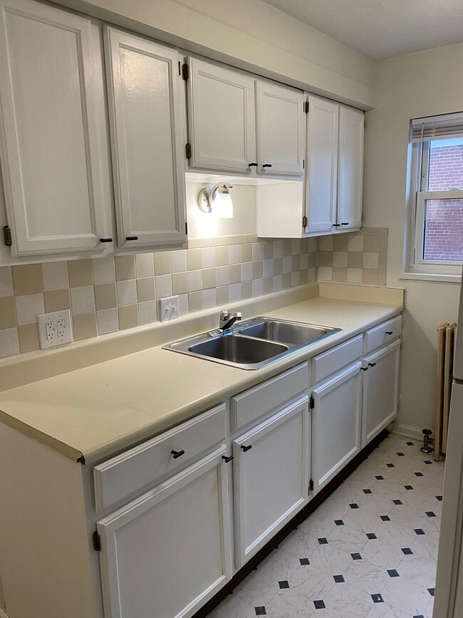 Building Photo - 1580 Glenbeck Ave