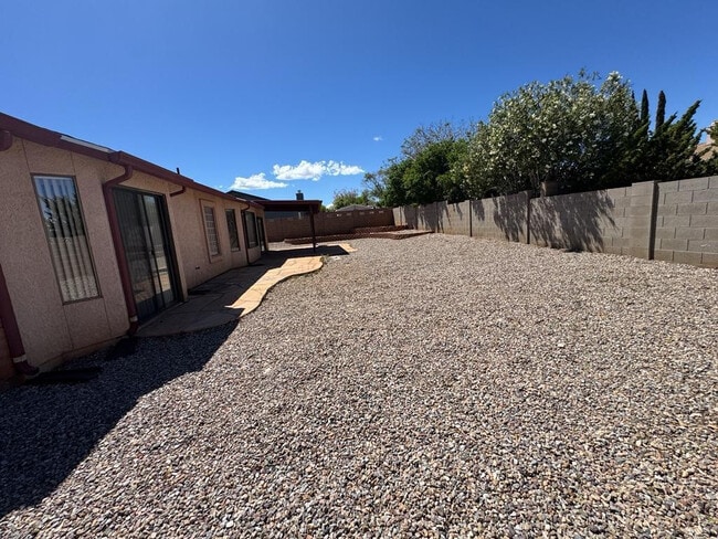 Building Photo - 4877 Los Reyes Dr