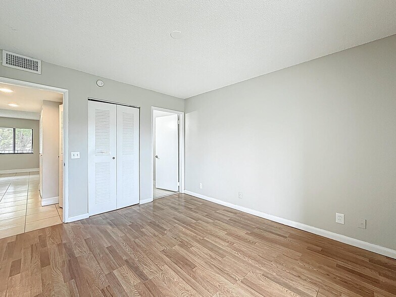 Building Photo - 719 Meadows Cir