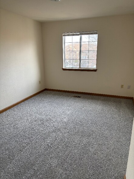 Building Photo - 3777 E 121st Ave