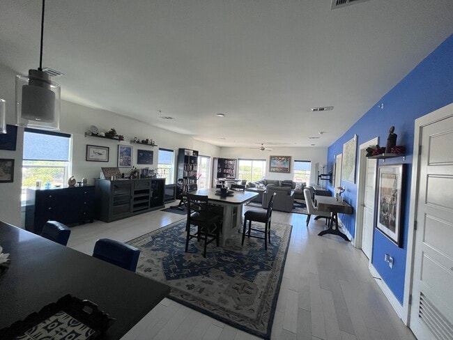 Building Photo - 6444 Burnet Rd